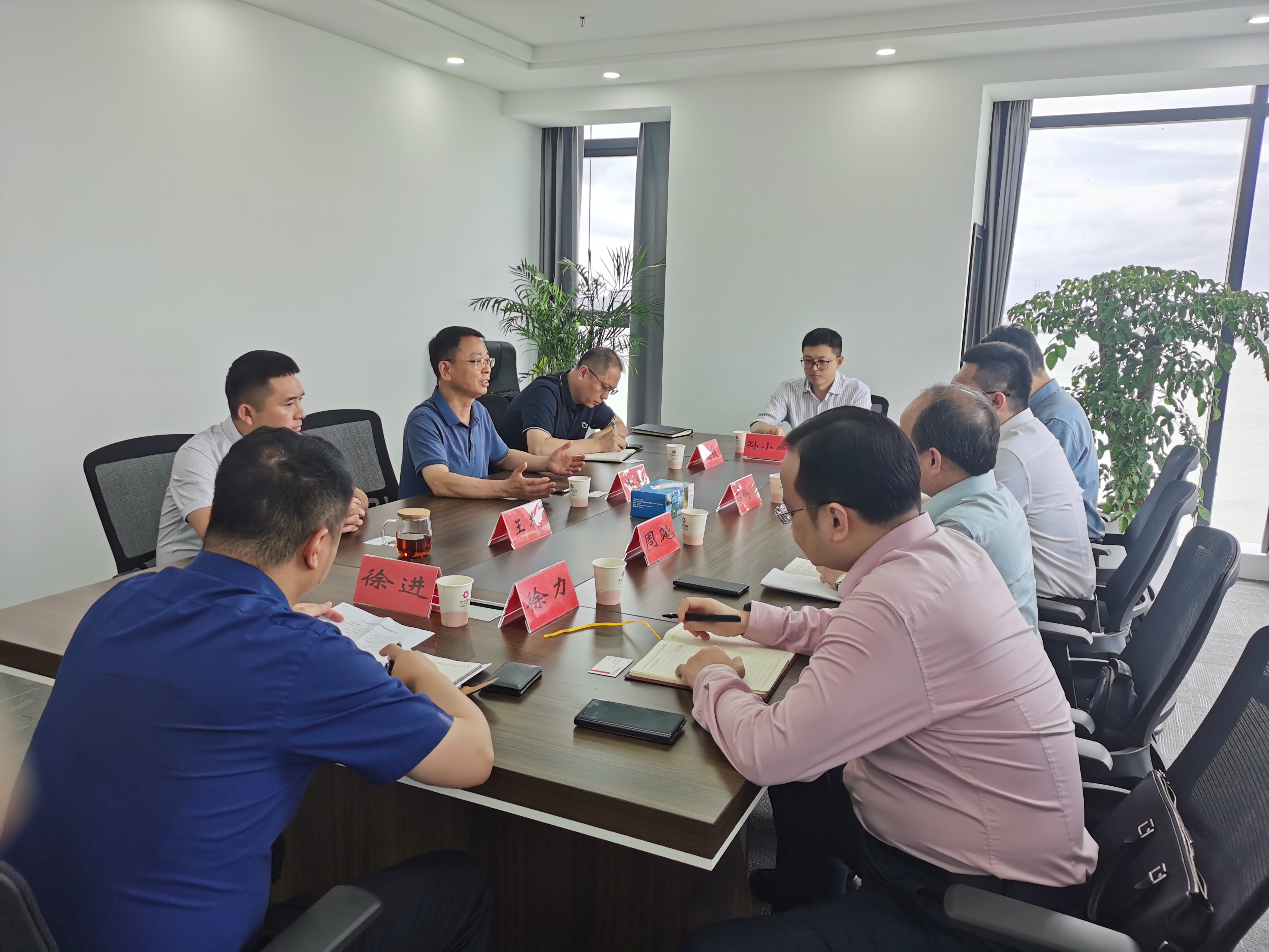 民生銀行南昌分行行長(zhǎng)石鵬飛一行到九江國(guó)控集團(tuán)開展合作洽談