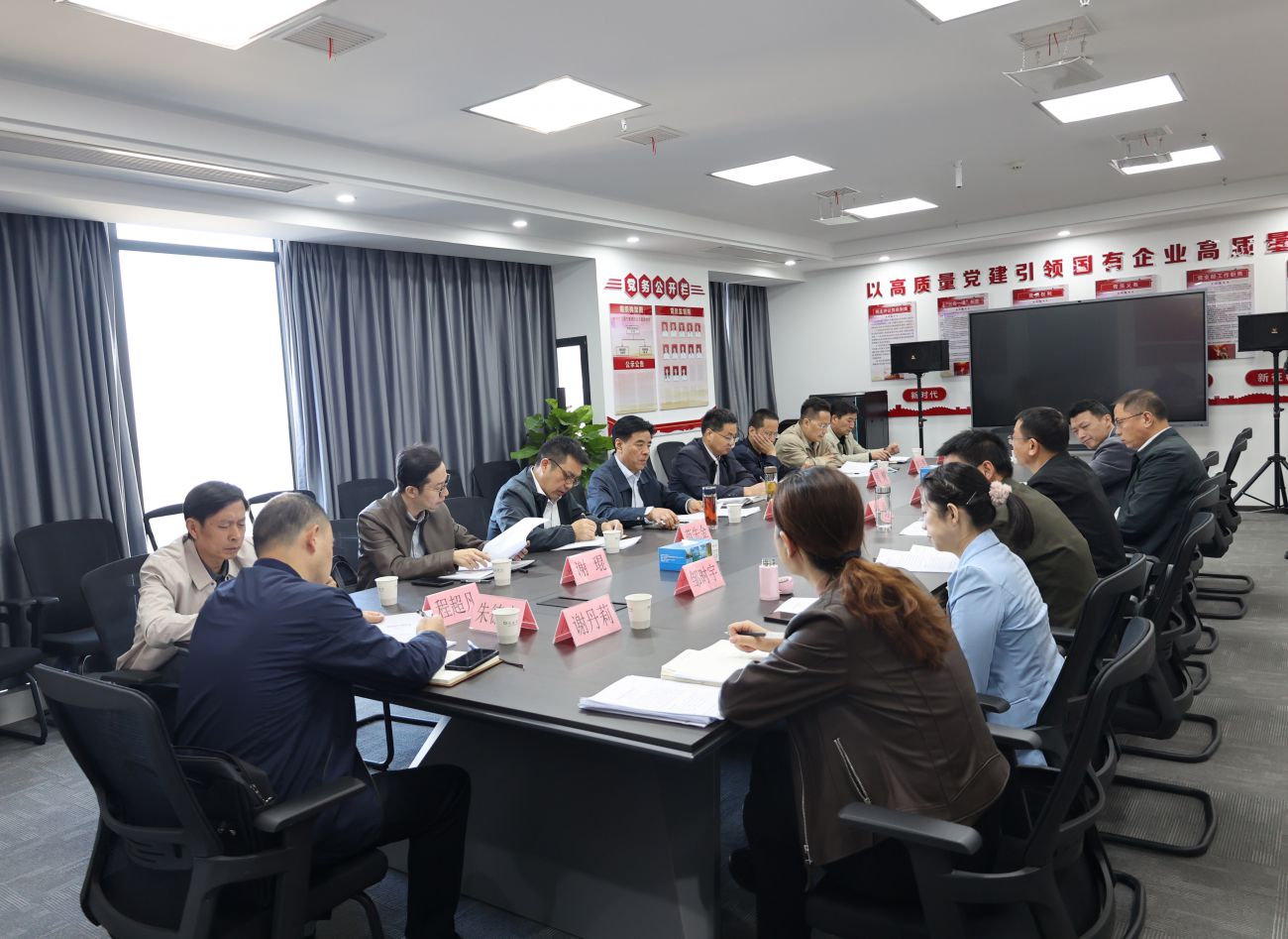 市人大常委會(huì)副主任羅百奚一行蒞臨市國(guó)控集團(tuán)調(diào)研指導(dǎo)